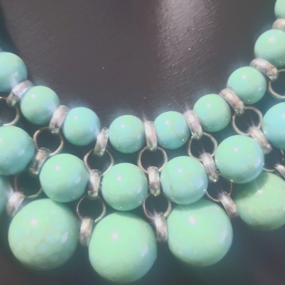 COLLAR OF SILVER SPACERS AND TURQUOISE COLORED BEADS - Picture 2 of 5